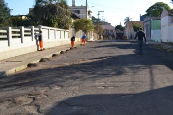 Rua da ACIT recebe capeamento asfáltico